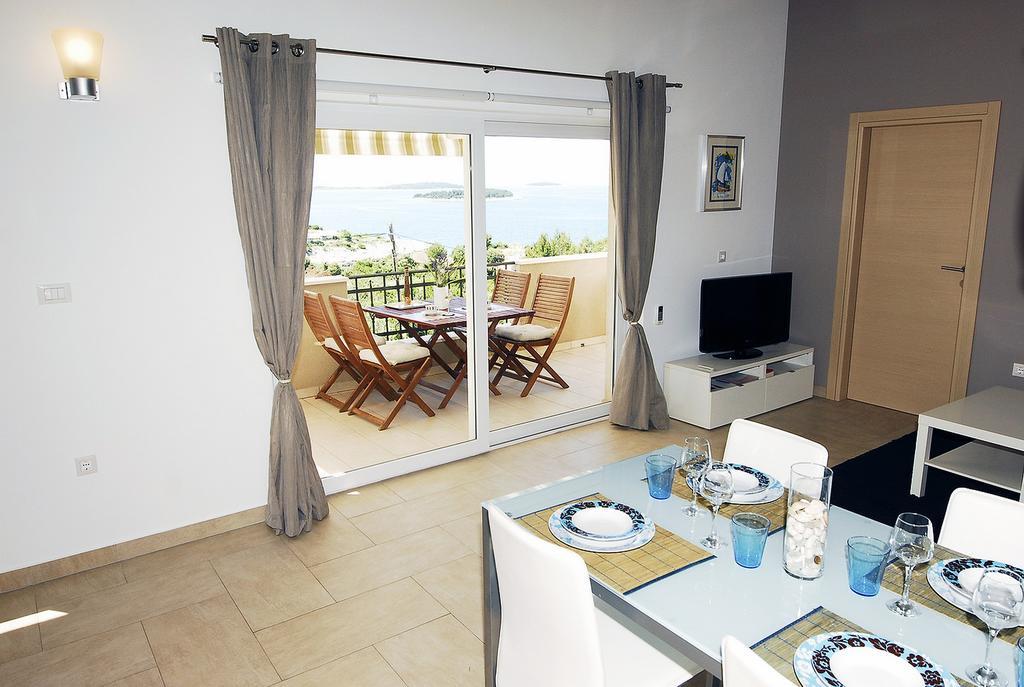Apartments Maslina Примоштен Экстерьер фото