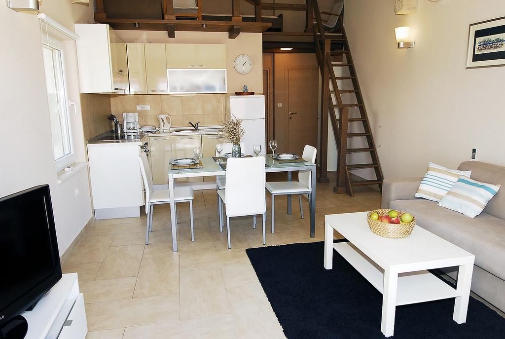 Apartments Maslina Примоштен Экстерьер фото