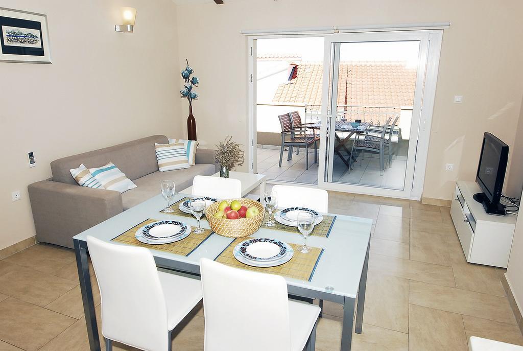 Apartments Maslina Примоштен Экстерьер фото