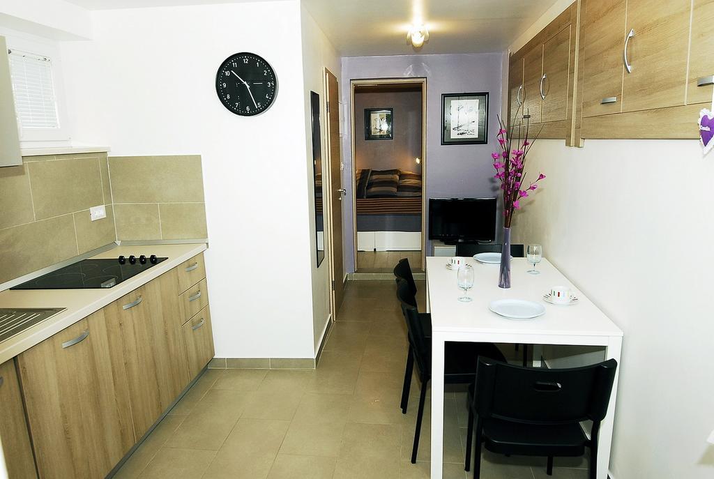 Apartments Maslina Примоштен Экстерьер фото