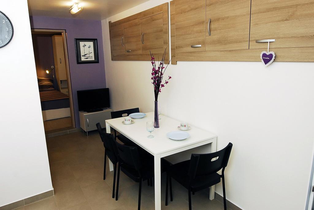 Apartments Maslina Примоштен Экстерьер фото